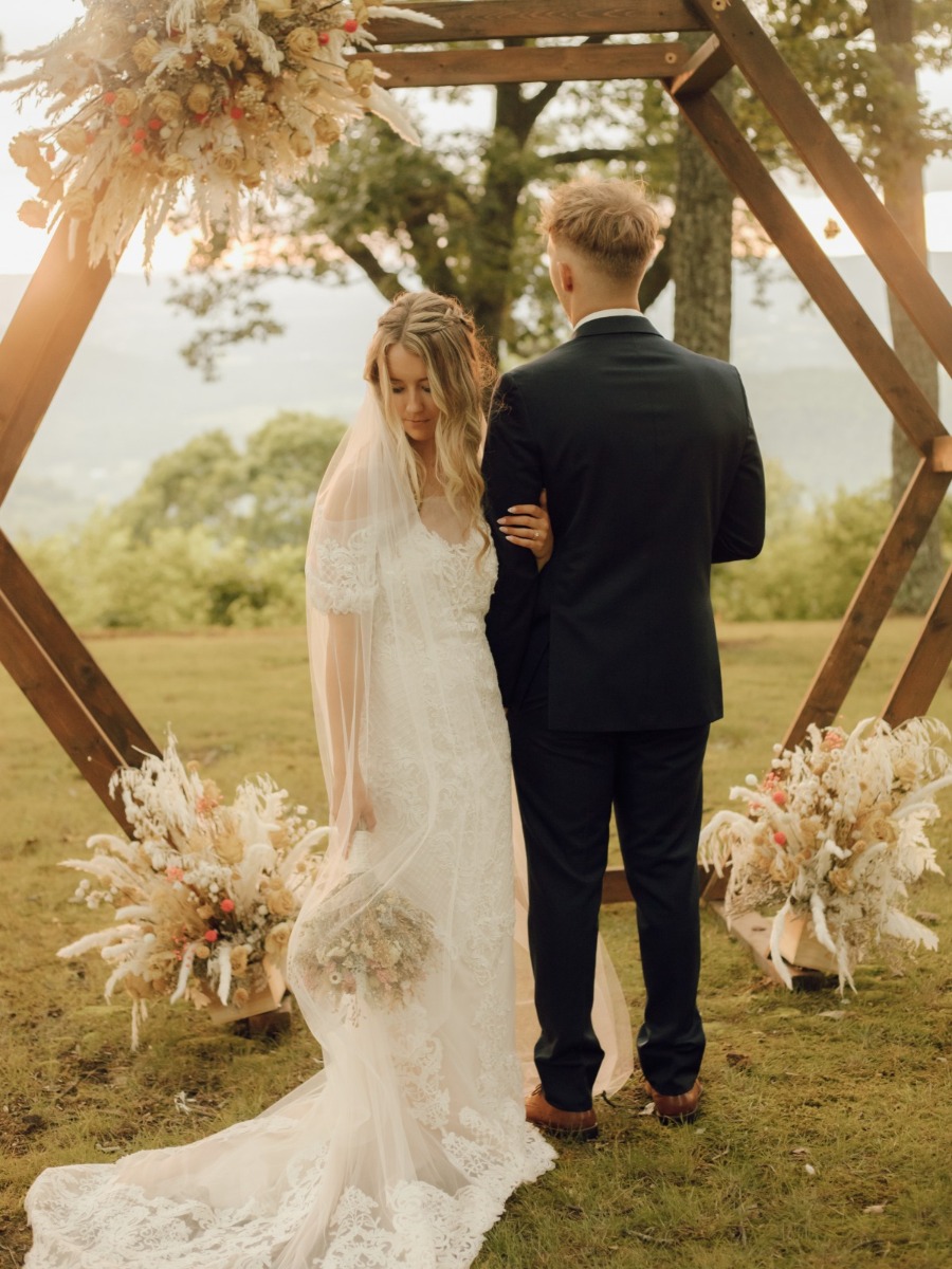 A romantic Tennessee dream wedding that didn't break the bank