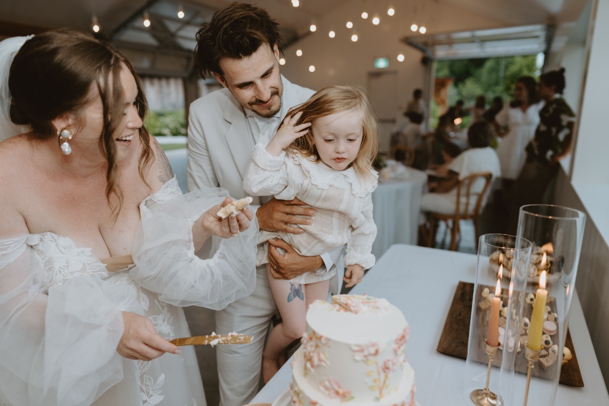 cake cutting photo ideas