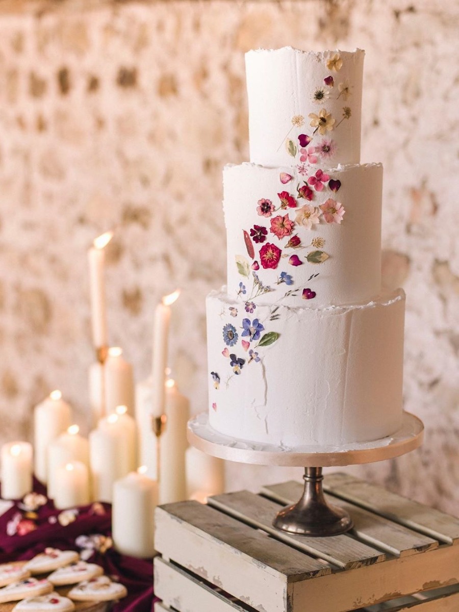 Edible Flower Cakes Are Our New Wedding Cake Flavor (Of the Year)