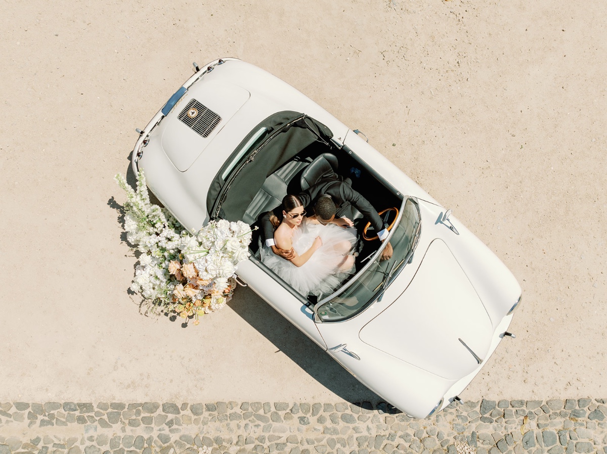 vintage getaway car for wedding