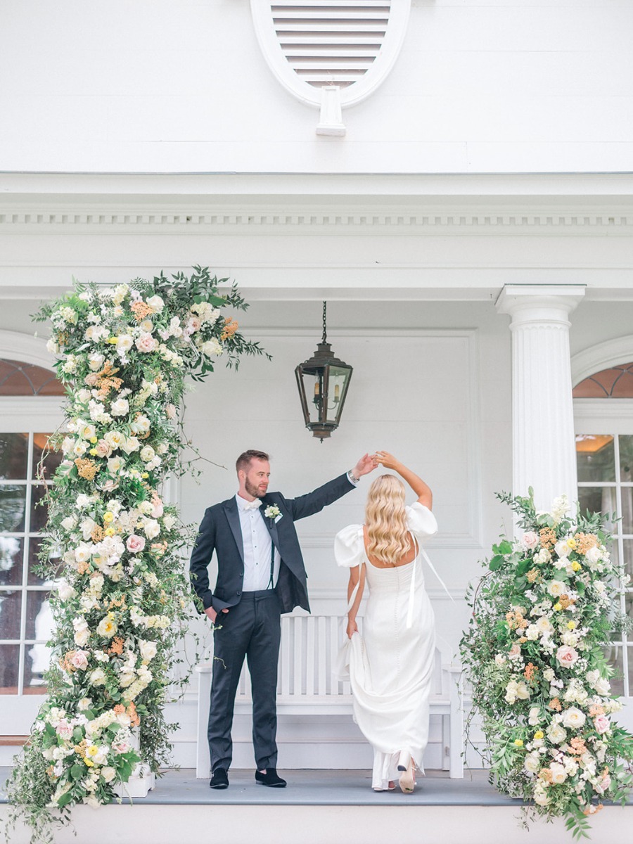 This bride's dress is giving major Bridgerton vibes