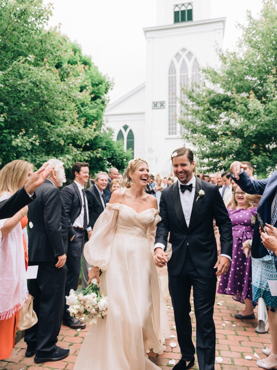 The magic of Nantucket enchants in this coastal wedding