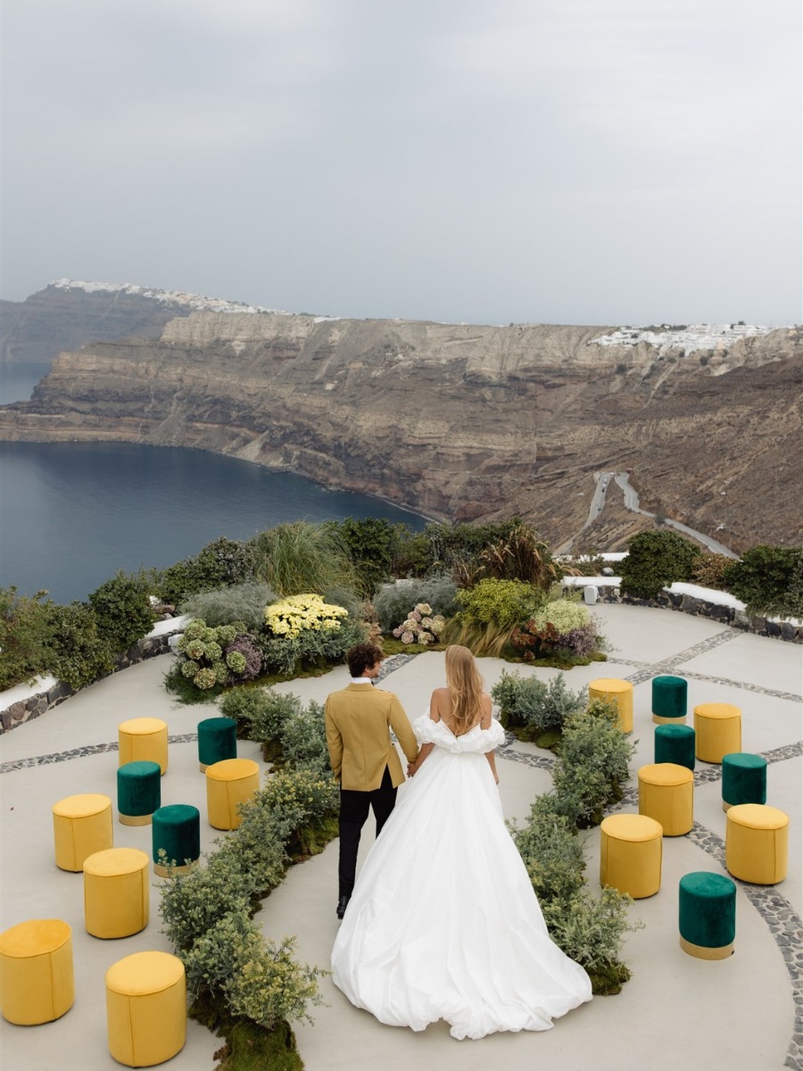 All the proof you need to have a wavy wildflower wedding aisle