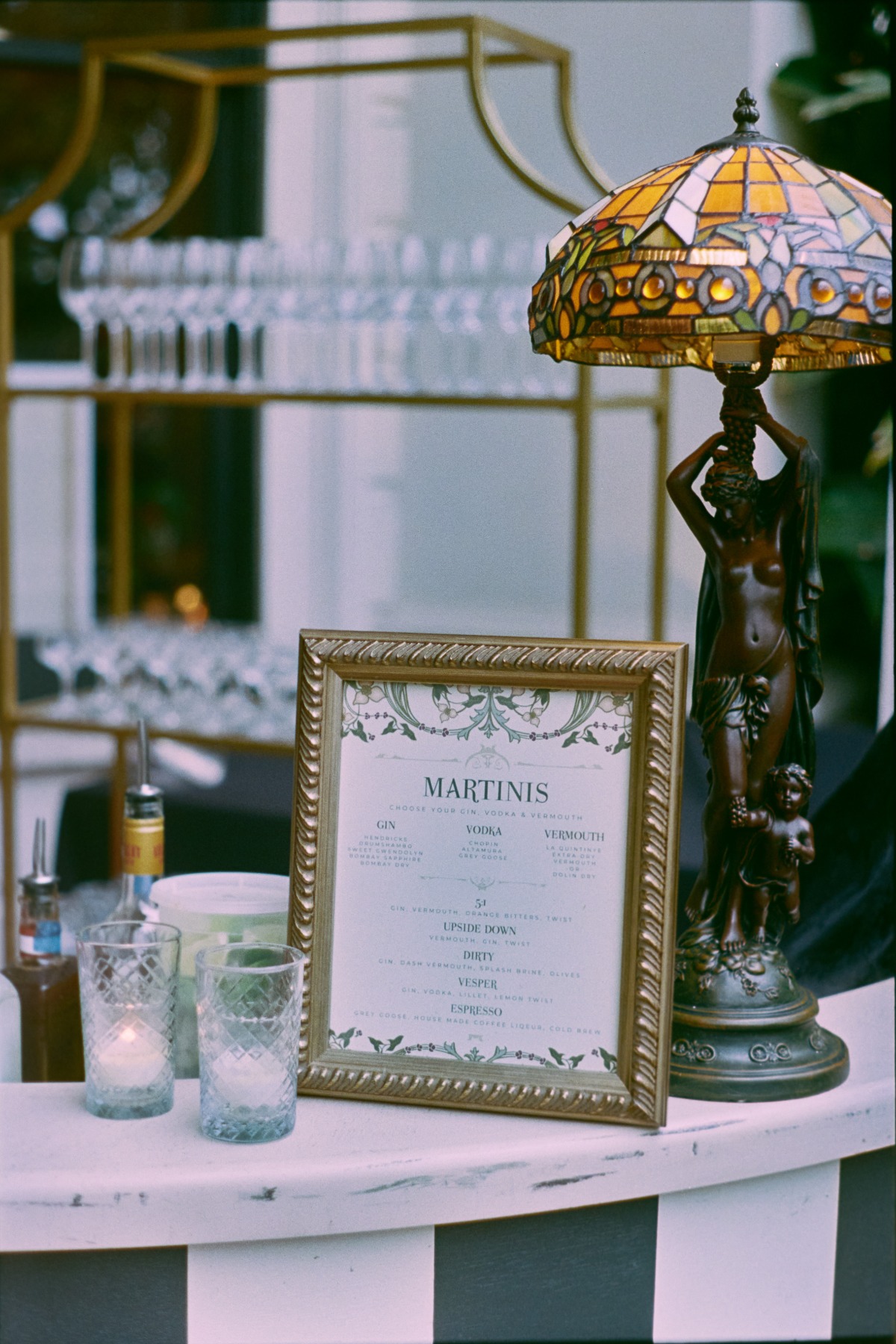 20s inspired bar at wedding