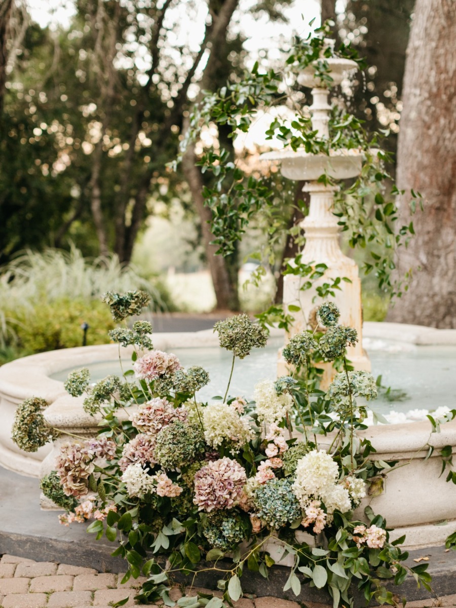 Gorgeous garden wedding in california with a pastel palette