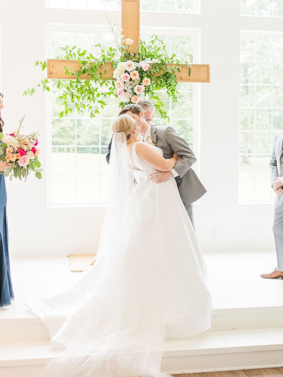 A chic farmhouse wedding that was full of joy in Little Rock