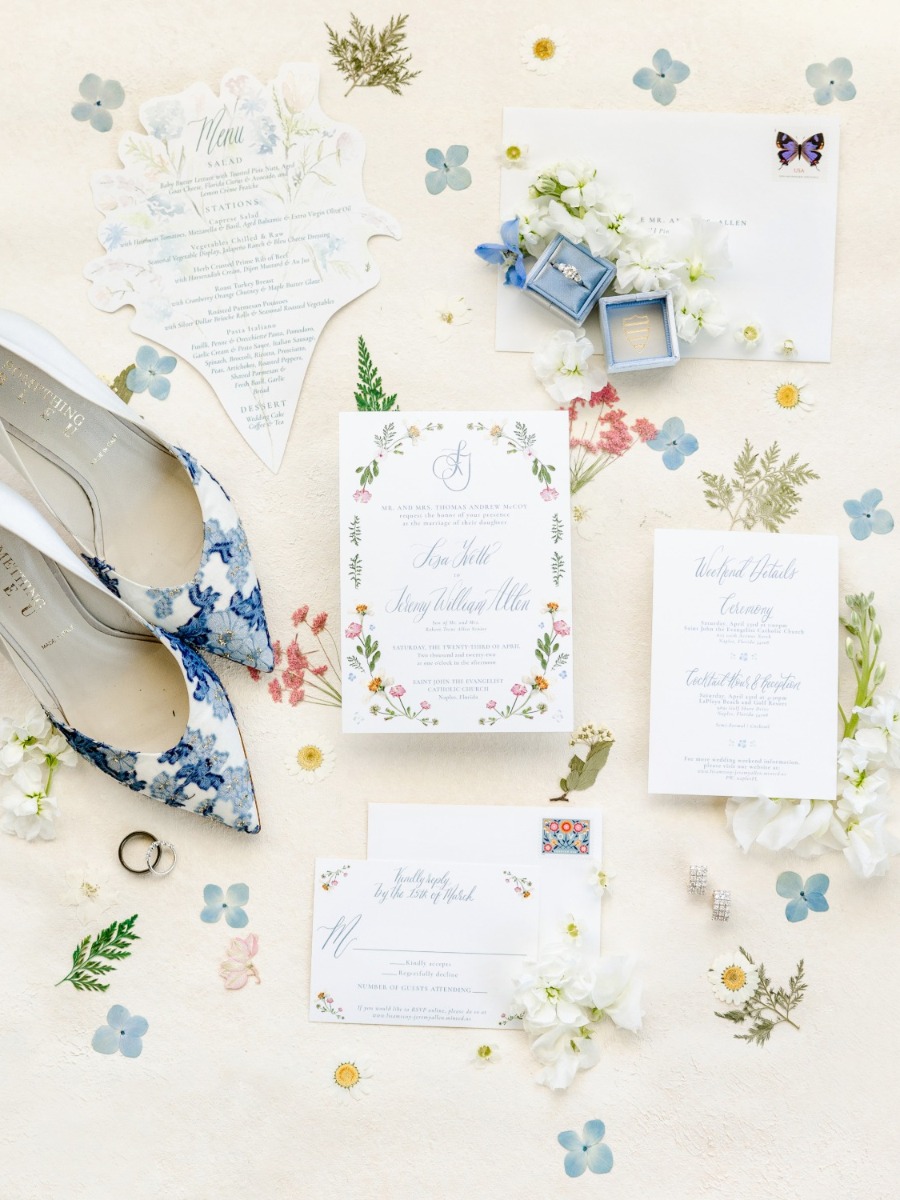 Living trees mixed with pretty florals in this unique pastel wedding