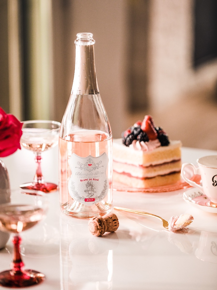 Official Engagement Season Pour from Blanc de Bleu