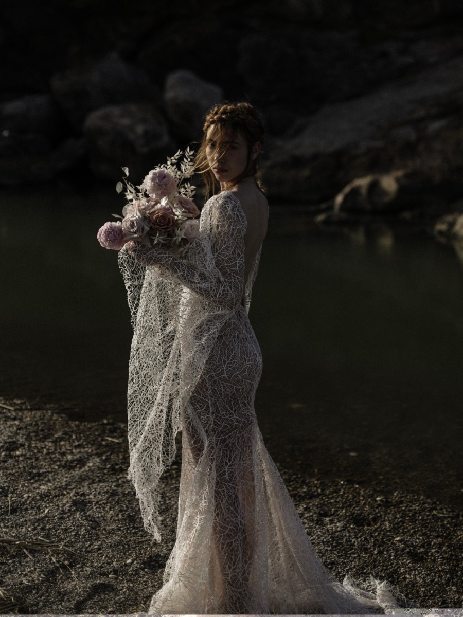 A romantic inspo shoot on Crete featuring pink and black accents