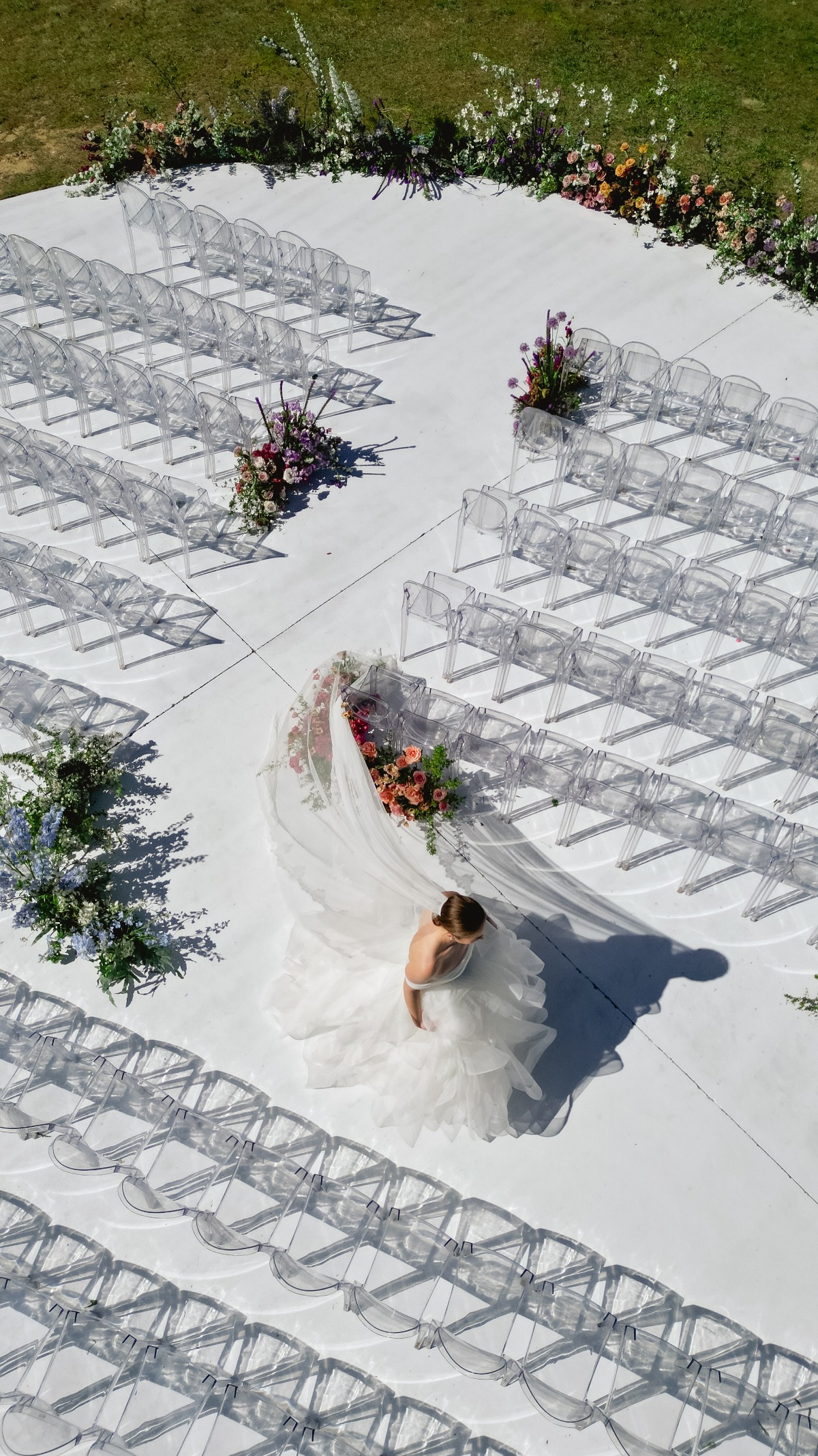 modern winding aisle for wedding ceremony