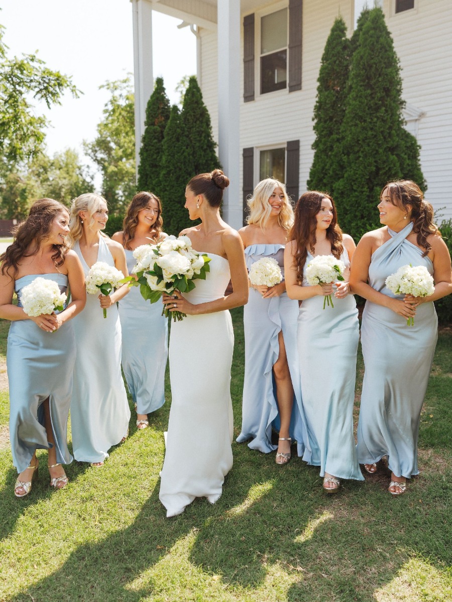 a timeless arkansas wedding in blue and white